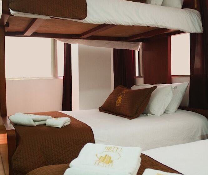 غرفة قياسية رباعية, Tesla