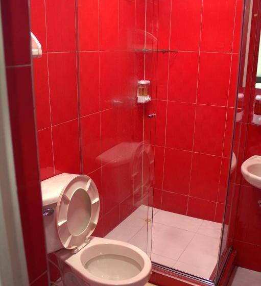 غرفة عائلية, Tesla