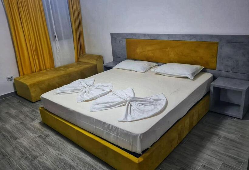 اتاق سوپریور, Pensiunea Maf