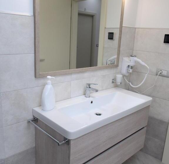 バス共有のスタンダードルーム, Dada