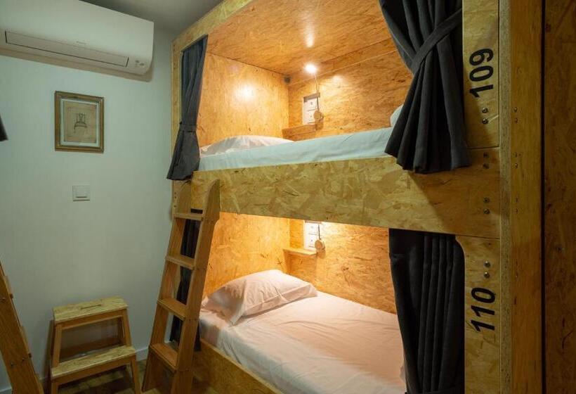 سرير فى غرفة مشتركه, Hostel Bulwark