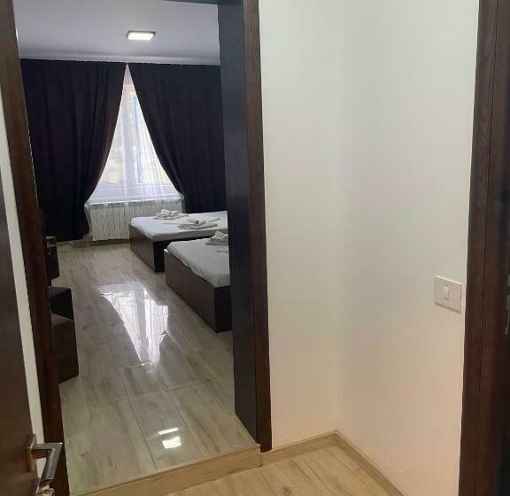 디럭스 4인 룸, Vila Regal Mamaia