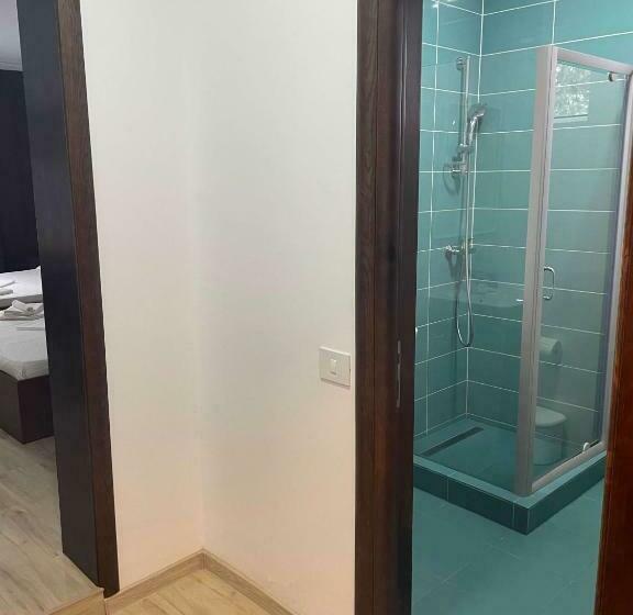 디럭스 4인 룸, Vila Regal Mamaia