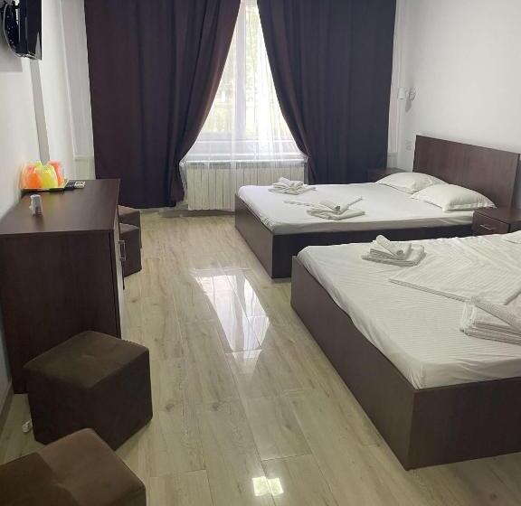 디럭스 4인 룸, Vila Regal Mamaia
