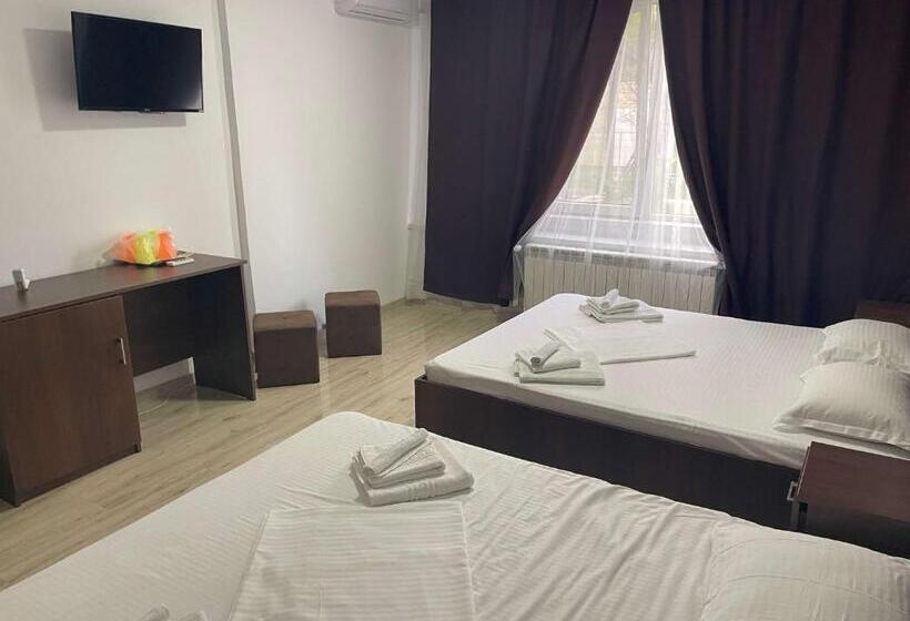 Четырехместный Номер Deluxe, Vila Regal Mamaia