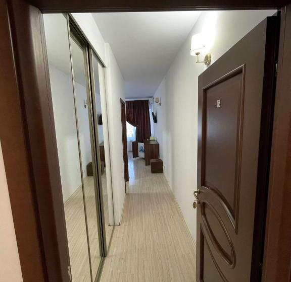 디럭스 트리플 룸, Vila Regal Mamaia