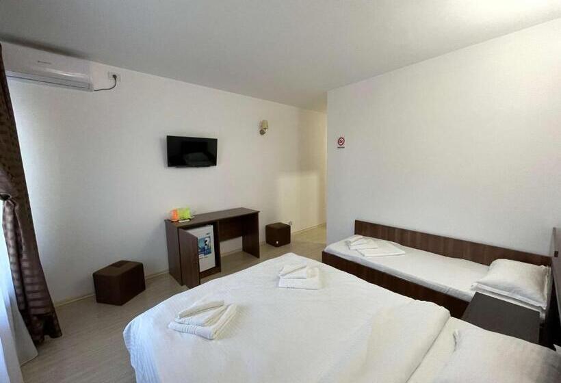 디럭스 트리플 룸, Vila Regal Mamaia