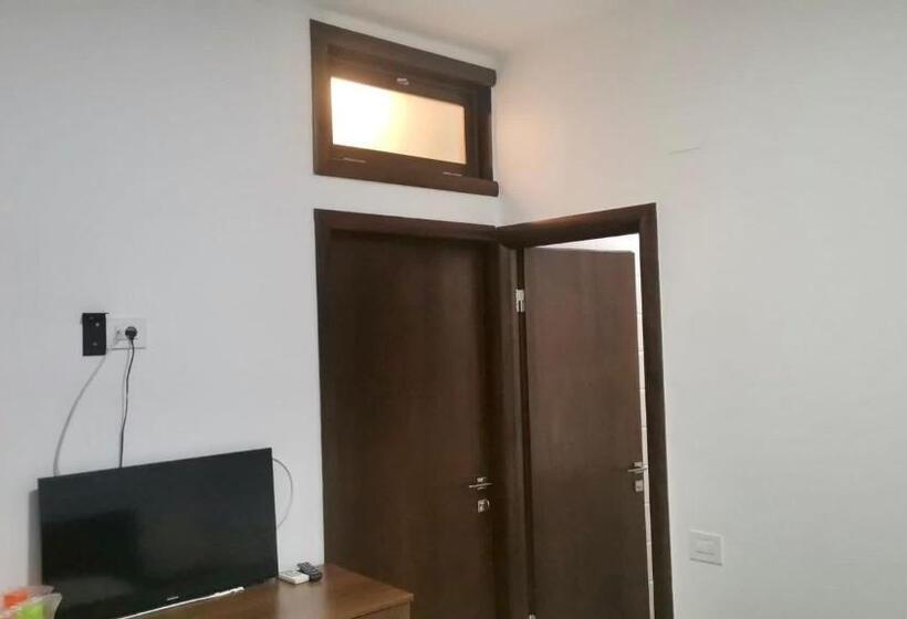 이코노미 룸, Vila Regal Mamaia