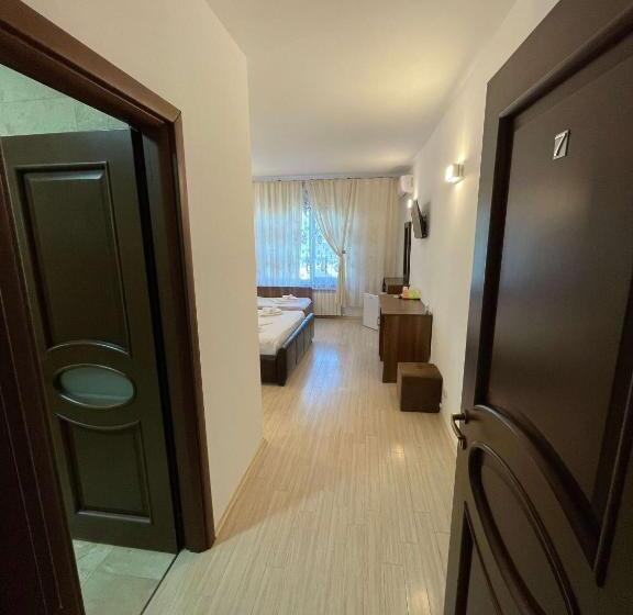 디럭스 트리플 룸, Vila Regal Mamaia