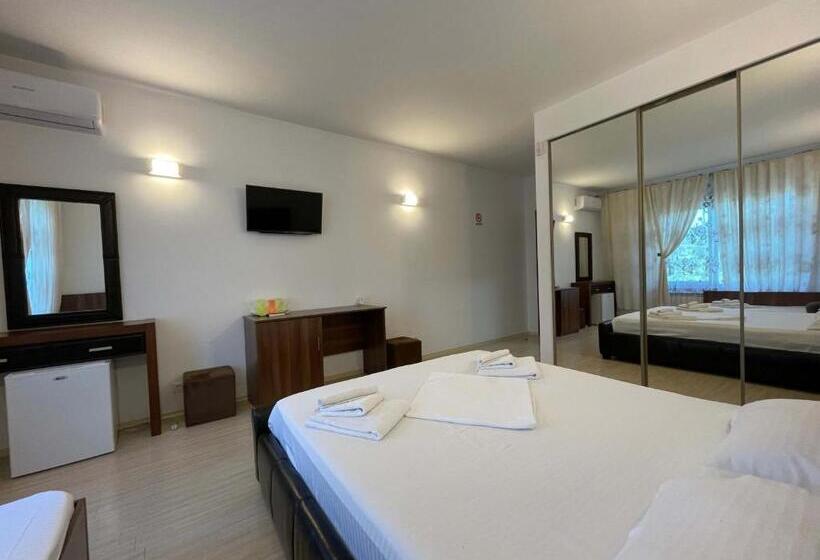 디럭스 트리플 룸, Vila Regal Mamaia