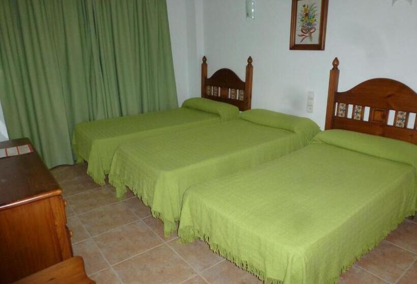 스탠다드 트리플 룸, Hostal Cortés