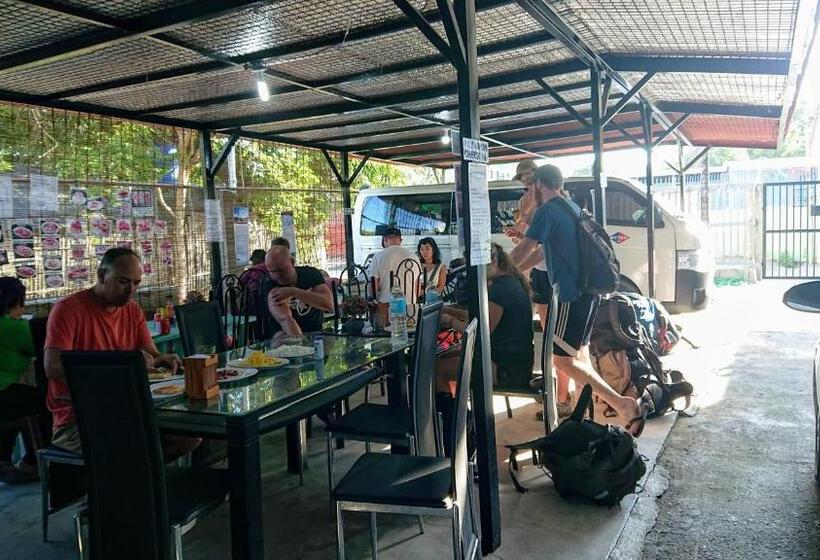 חדר משפחתי דלוקס, Prince Transient House