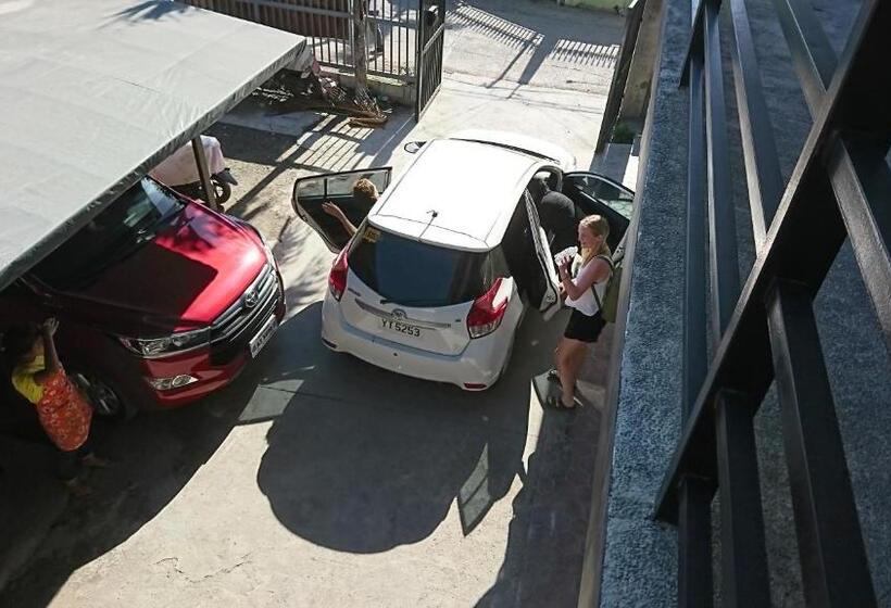 חדר אקונומי יחיד, Prince Transient House