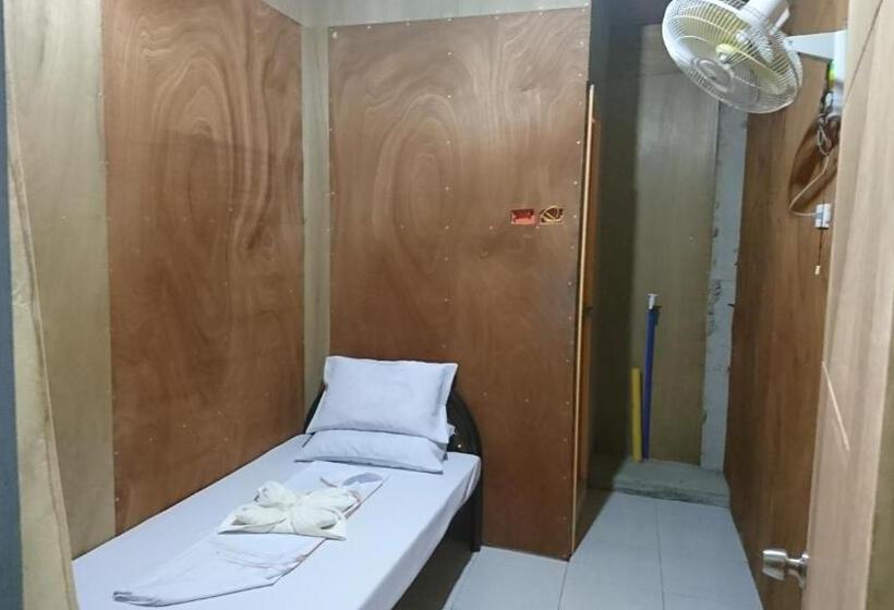 חדר אקונומי יחיד, Prince Transient House