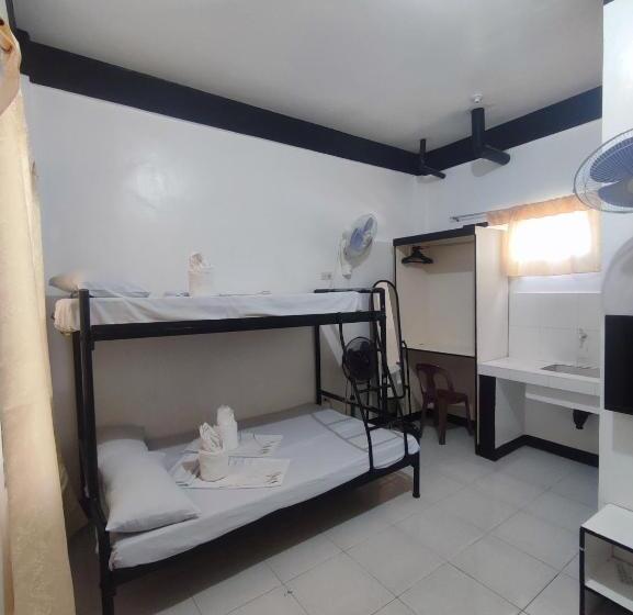 חדר משפחתי דלוקס, Prince Transient House