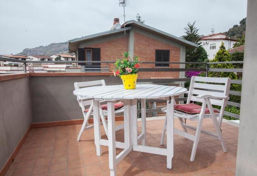 اتاق استاندارد با بالکن و چشم‌انداز دریا, B&b Villa Carmen