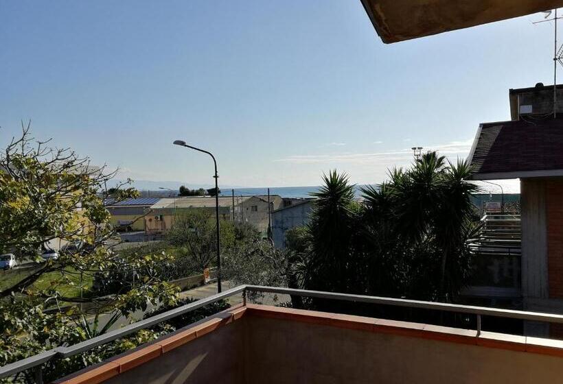 اتاق استاندارد با بالکن و چشم‌انداز دریا, B&b Villa Carmen