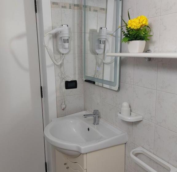 スタンダード4人部屋, Albachiara