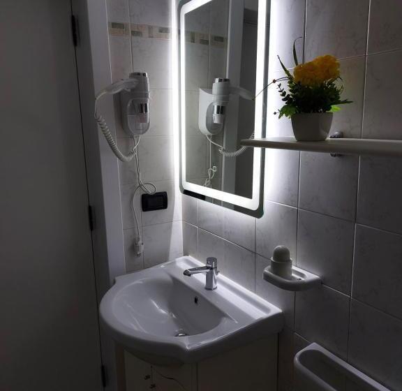 スタンダード4人部屋, Albachiara