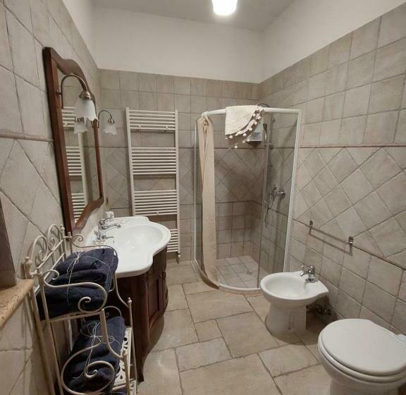 غرفة قياسية ثلاثية, Mama Damì