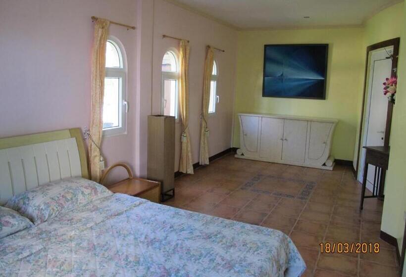 Семейный Номер Совместный Санузел, Cabilao Sunset Dive & Beach Resort