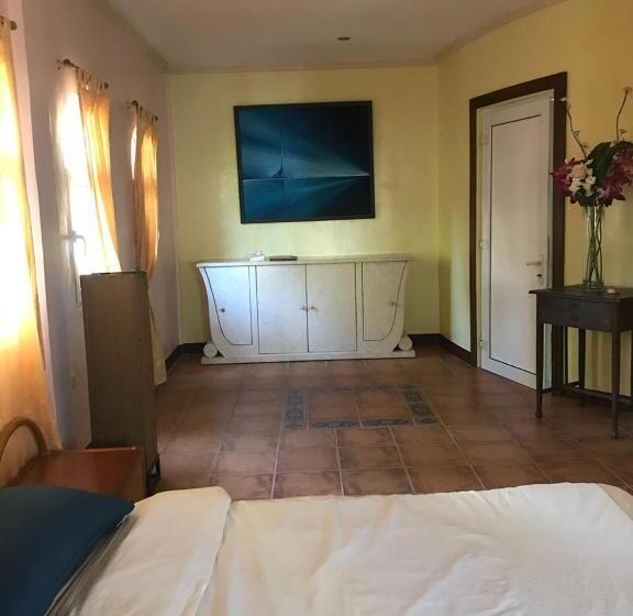 Семейный Номер Совместный Санузел, Cabilao Sunset Dive & Beach Resort