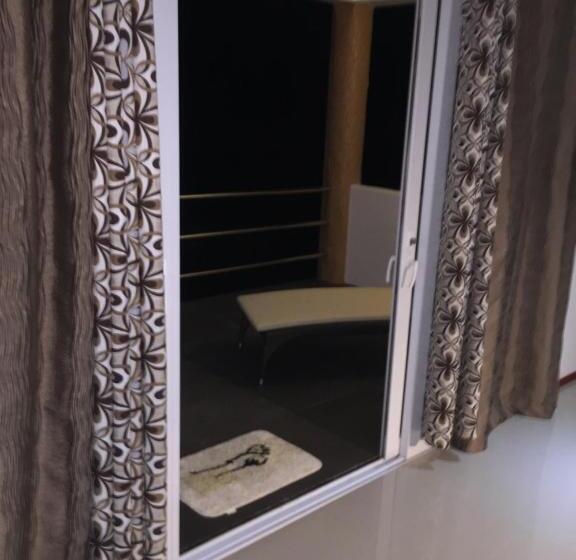 Номер Deluxe с Балконом, Cabilao Sunset Dive & Beach Resort