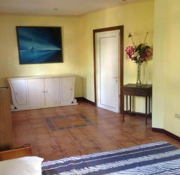 Семейный Номер Совместный Санузел, Cabilao Sunset Dive & Beach Resort