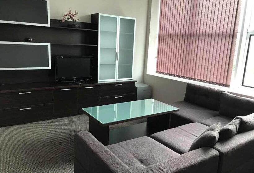 디럭스 스튜디오, Sky