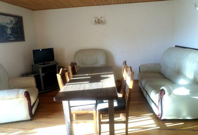 带露台的套间, Gosh