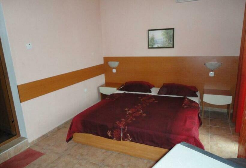 Апартаменты 1 Спальня с Балконом, Guest House Astra