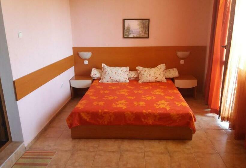 Апартаменты 1 Спальня с Балконом, Guest House Astra