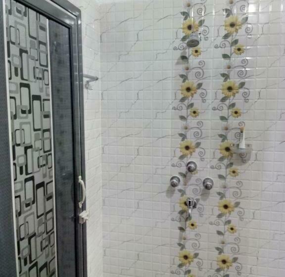 اتاق سوپریور, Shradharam Lodge