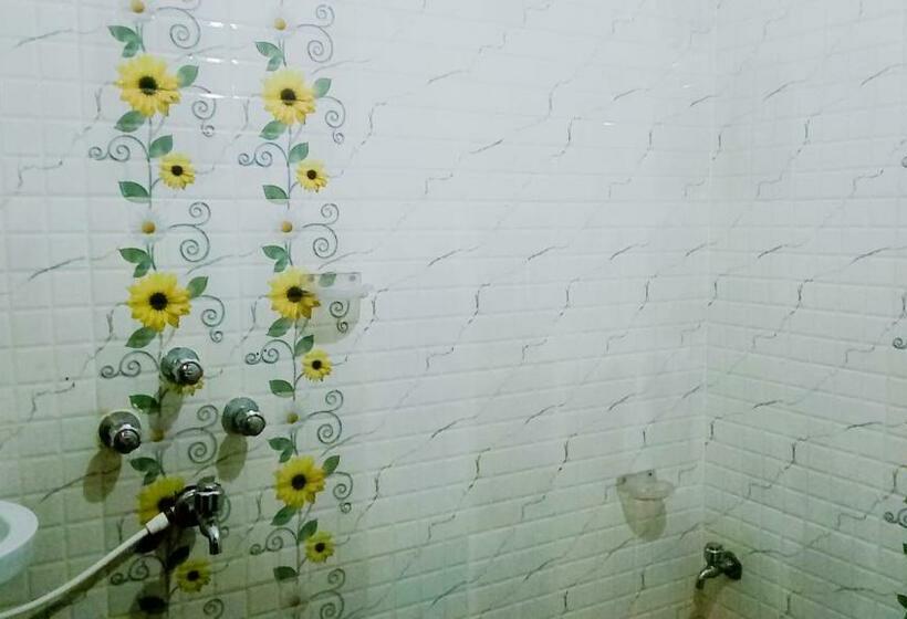 اتاق سوپریور, Shradharam Lodge