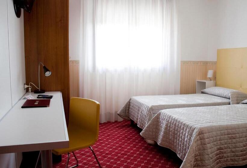اتاق استاندارد یک نفره, Albergo Ristorante Belvedere