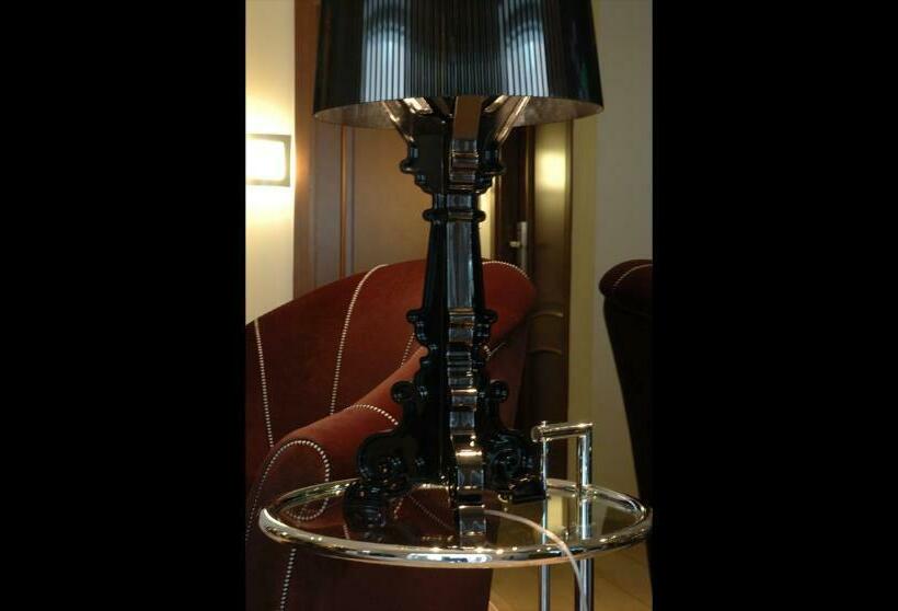 家庭间, Andromeda Boutique