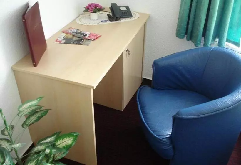 Standard Yhden Hengen Huone, Bierstübl