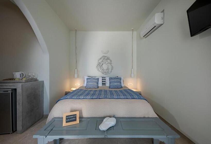 발코니가 있는 스위트, Blue Dolphins Apartments