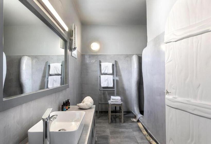 발코니가 있는 스위트, Blue Dolphins Apartments