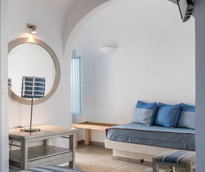 Кровать в Общей Комнате, Blue Dolphins Apartments