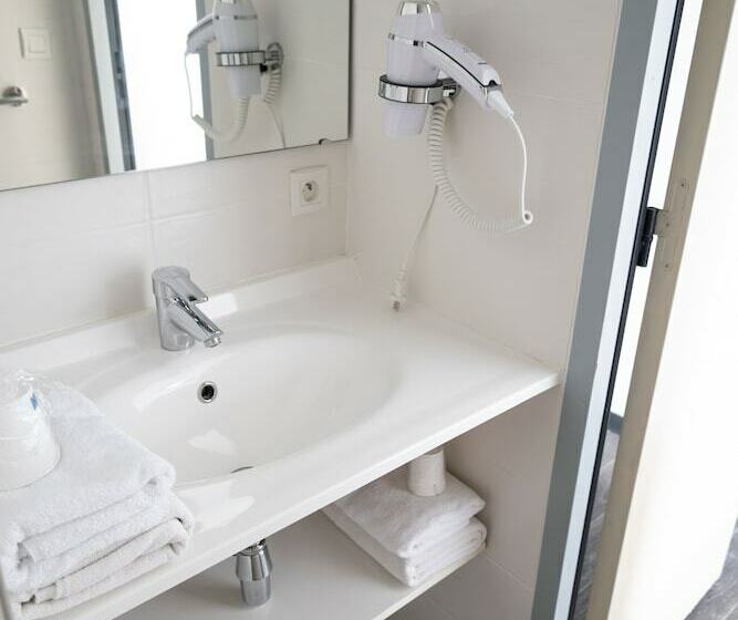 Номер Комфорт, Brit Hotel Confort Saint Lô