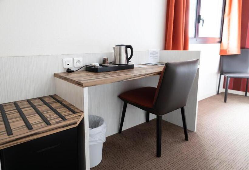 غرفة سوبيريور رباعية, Brit Hotel Confort Saint Lô