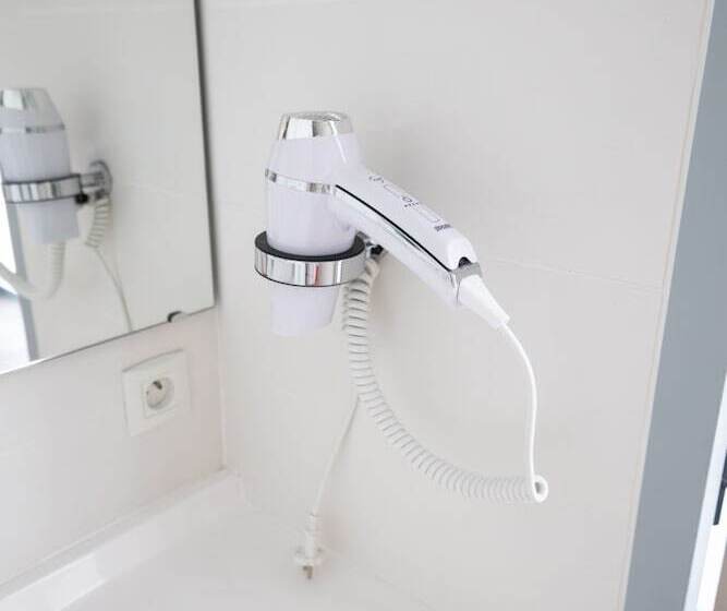 غرفة كومفورت ثلاثية, Brit Hotel Confort Saint Lô