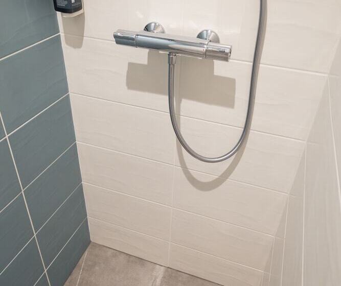 غرفة كومفورت ثلاثية, Brit Hotel Confort Saint Lô