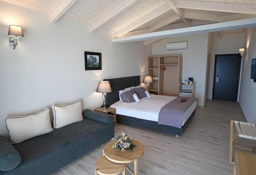 اتاق سوپریور با چشمانداز دریا, Crystal Beach