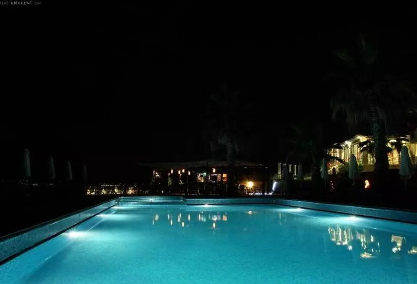 اتاق لوکس با چشم‌انداز دریا, Crystal Beach