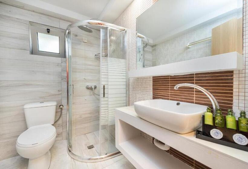 سوئیت جونیور خانوادگی, Crystal Beach