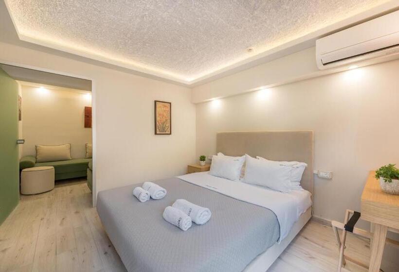 سوئیت جونیور خانوادگی, Crystal Beach