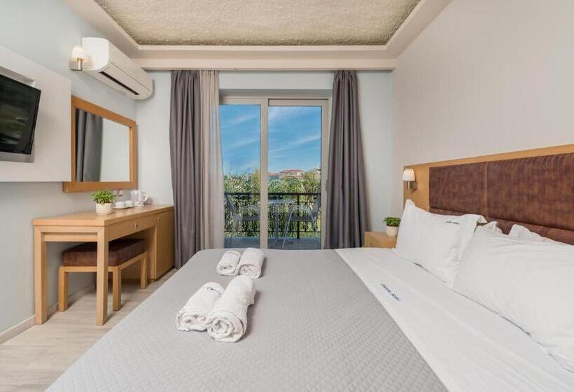 سوئیت جونیور خانوادگی, Crystal Beach