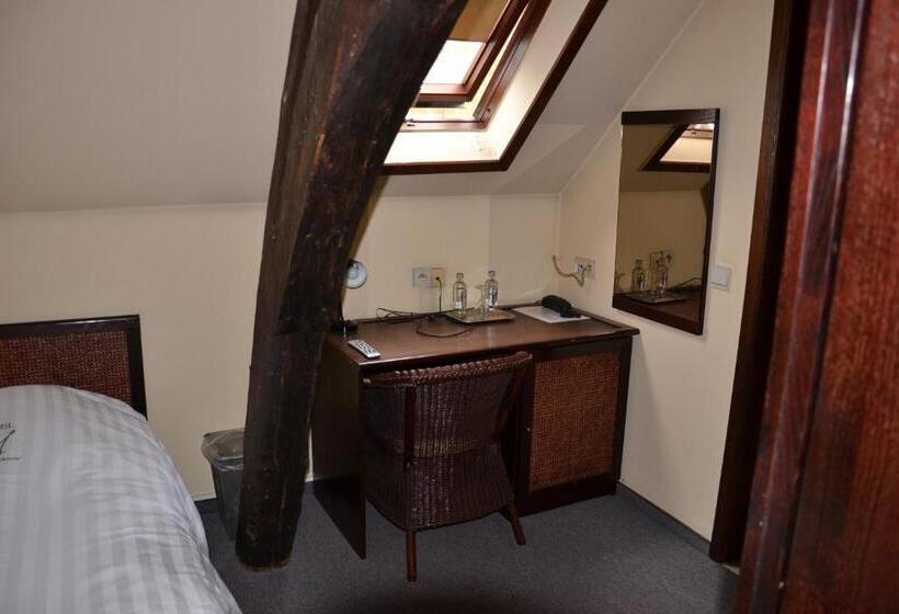 标准单人间, De Franse Kroon